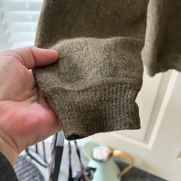 Peru Unlimited v neck 80% baby alpaca 20% wool men’s sweater. Size L - Picture 5 of 6